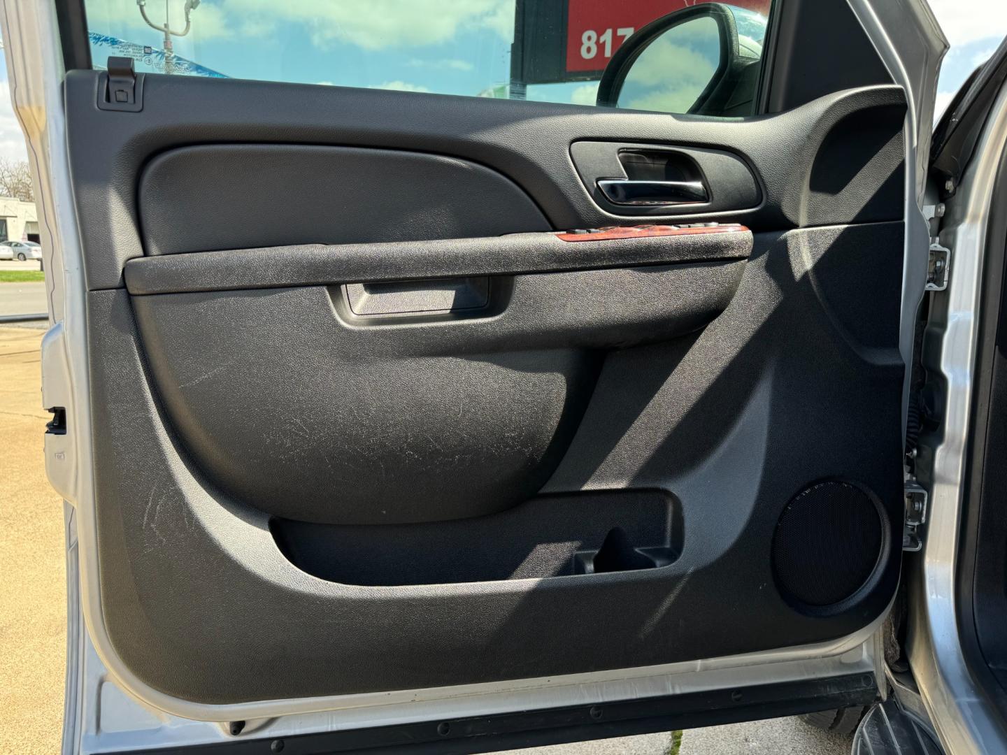2014 SILVER CHEVROLET TAHOE (1GNSCAE05ER) , located at 5900 E. Lancaster Ave., Fort Worth, TX, 76112, (817) 457-5456, 0.000000, 0.000000 - Photo#7